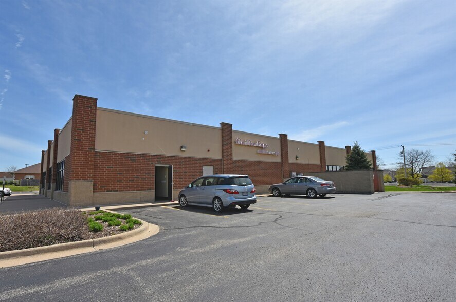 More Photos Of 1175 Oak St, North Aurora Storefront Retail Office For Sale