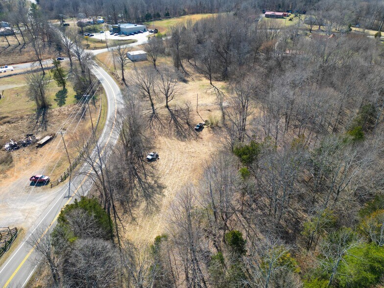 More Photos Of 2815 TN-49 Hwy, Charlotte Auto Repair For Sale
