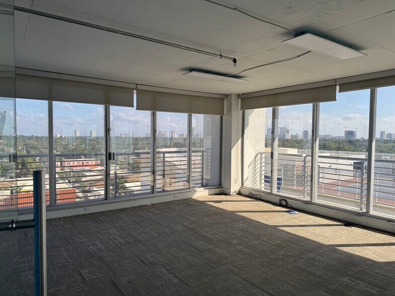 More Photos Of 1720 Harrison St, Hollywood Office Residential For Sale