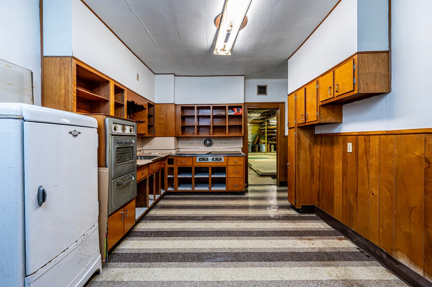More Photos Of 537 S 5th St, Jeannette Freestanding For Sale