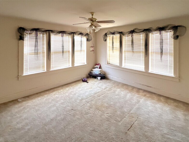 More Photos Of 621 E Broadway St, Altus Office Residential For Sale