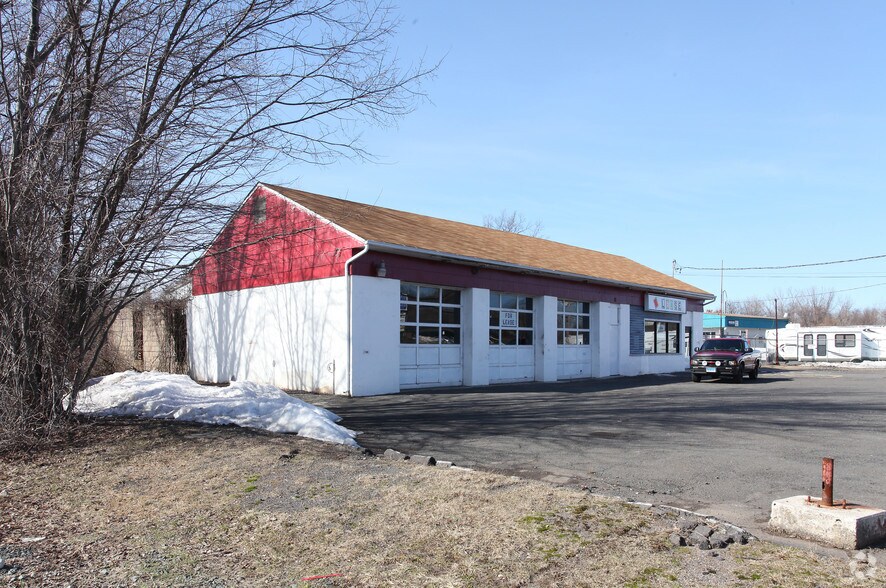 More Photos Of 1126 Queen St, Southington Auto Repair For Lease