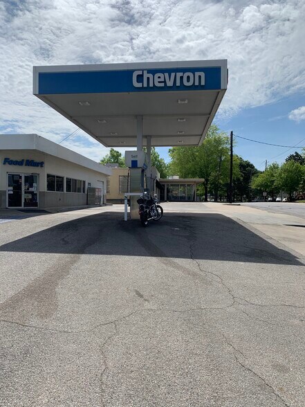 More Photos Of 7700 Parkway Dr, Leeds Convenience Store For Sale