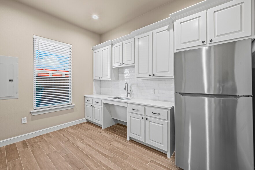 More Photos Of 206 Slide Rd, Lubbock Office For Lease