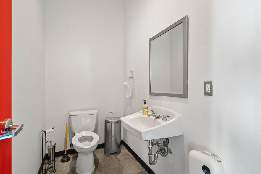 More Photos Of 327 Douglass St, Brooklyn Storefront For Sale