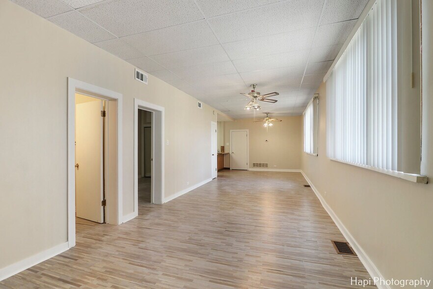 More Photos Of 132 Center St, Grayslake Storefront For Sale