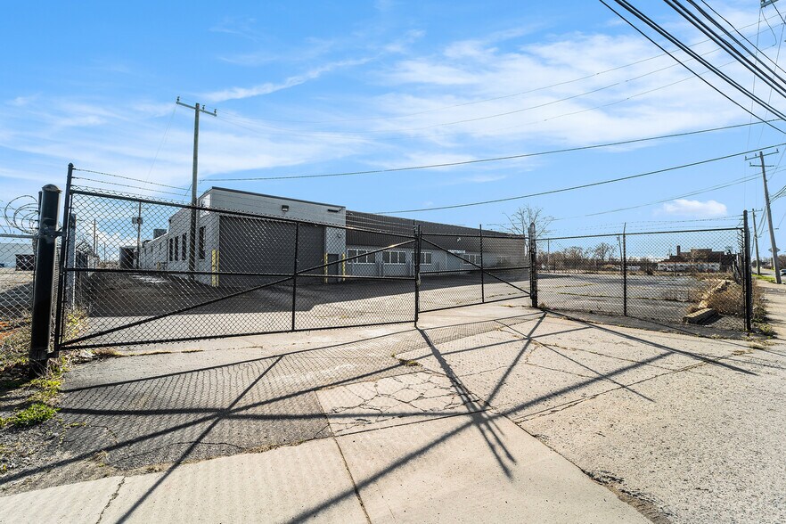 More Photos Of 14650 Dequindre St, Detroit Manufacturing For Sale