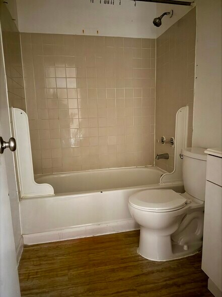 More Photos Of 1748 Eastern Ave, Baltimore Flex For Sale