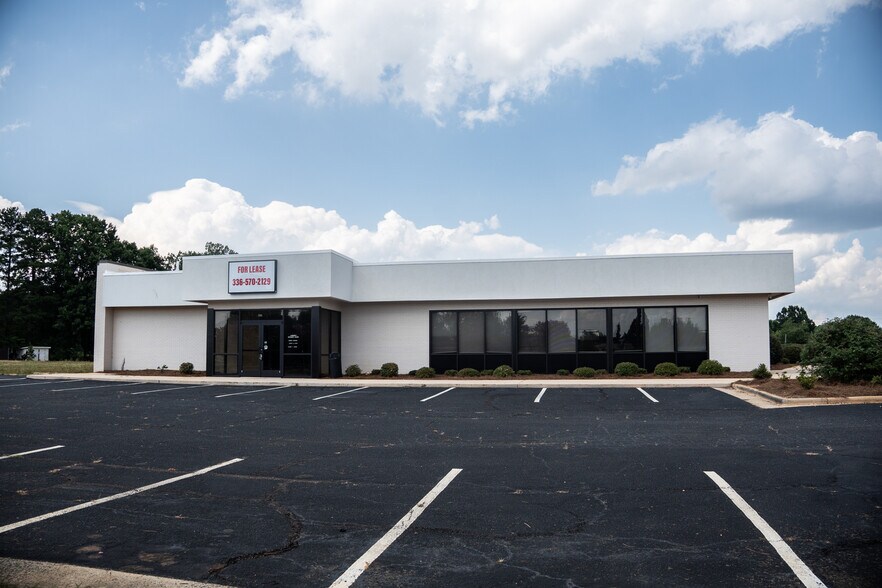 More Photos Of 2703 Ramada Rd, Burlington General Retail For Lease