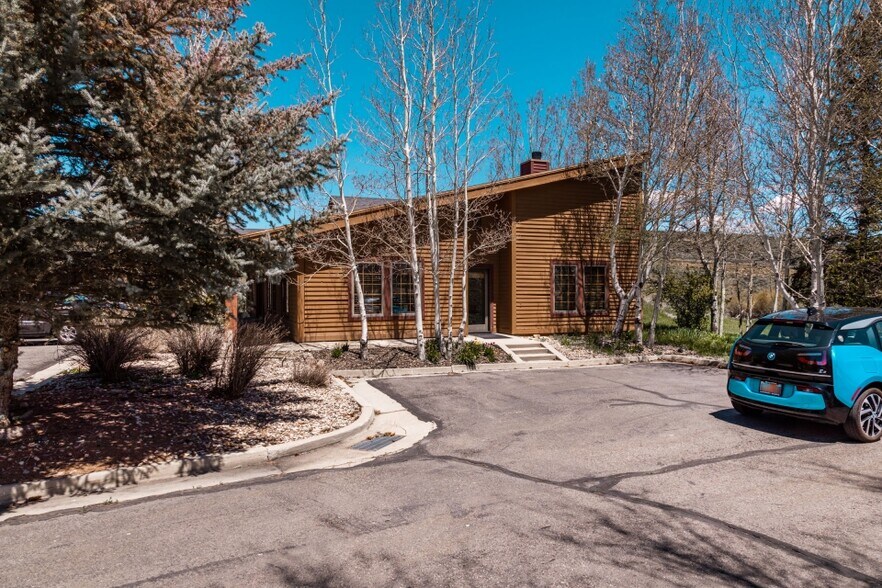 More Photos Of 700 Bitner Rd, Park City Office For Sale