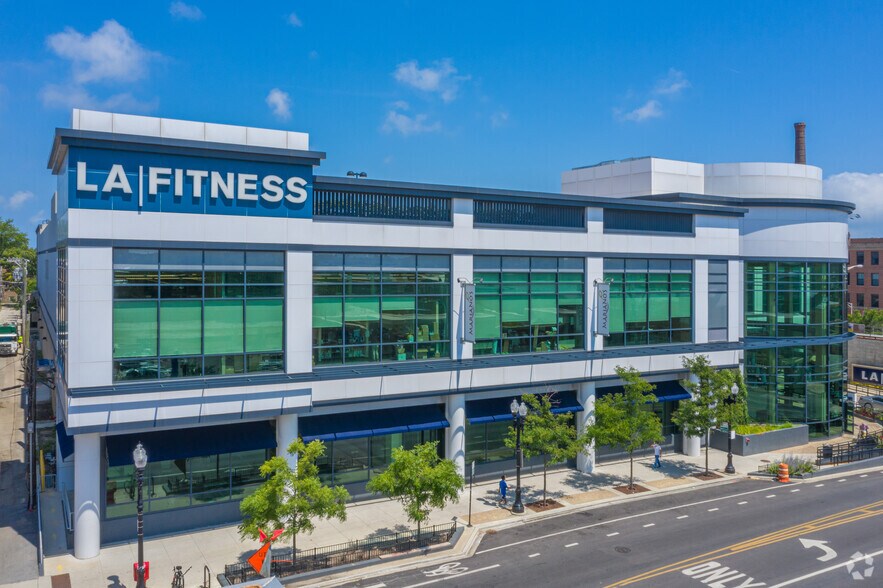 More Photos Of 1800 W Lawrence Ave, Chicago General Retail For Lease