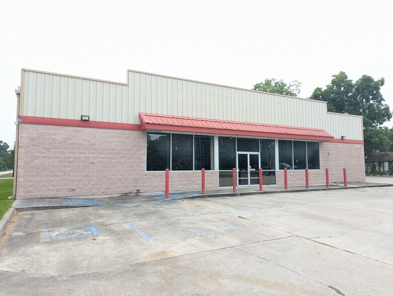 More Photos Of 411 E Main St, Daisetta Freestanding For Sale