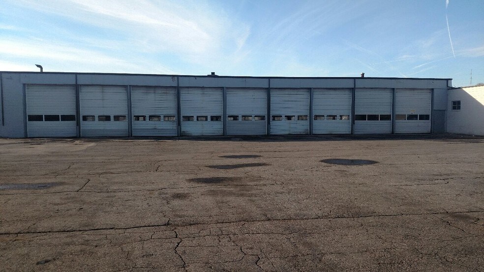 More Photos Of 35 SW Cutoff, Worcester Service For Lease