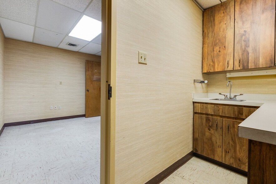 More Photos Of 1405 Braden St, Jacksonville Medical For Sale