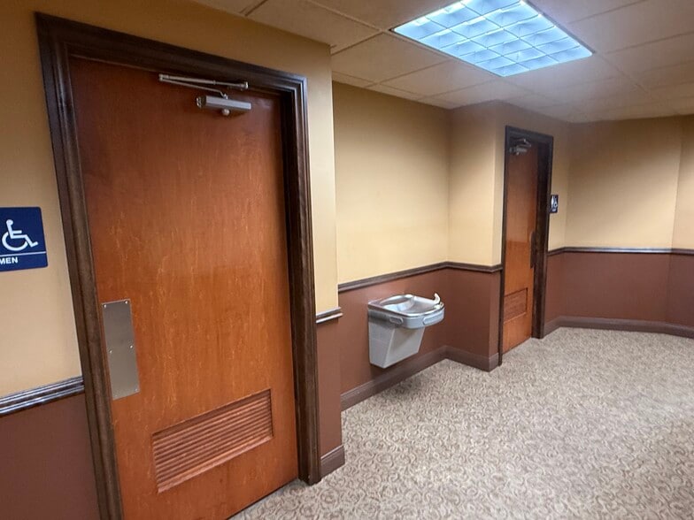 More Photos Of 4410 Golf Ter, Eau Claire Office For Sale