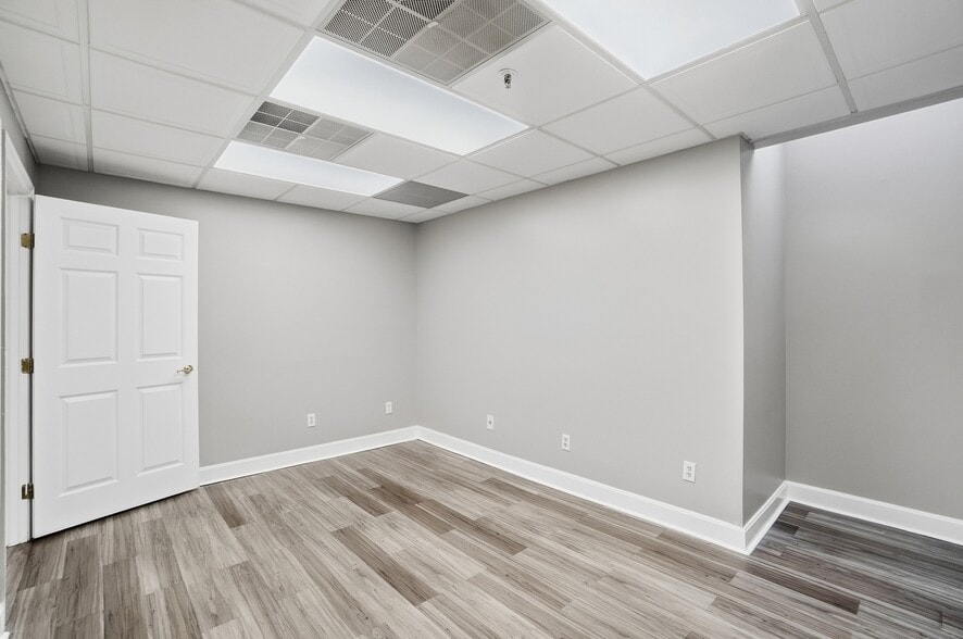 More Photos Of 4753-4759 Cornell Rd, Blue Ash Medical For Sale