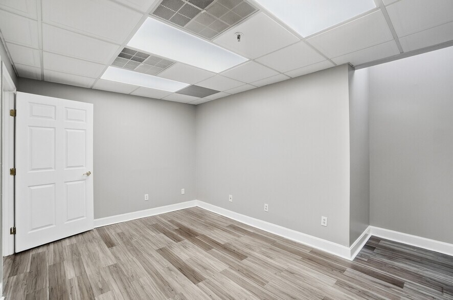 More Photos Of 4753-4759 Cornell Rd, Blue Ash Medical For Sale