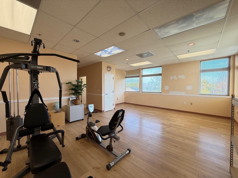 More Photos Of 1374 Whitehorse Hamilton Square Rd, Hamilton Office For Sale