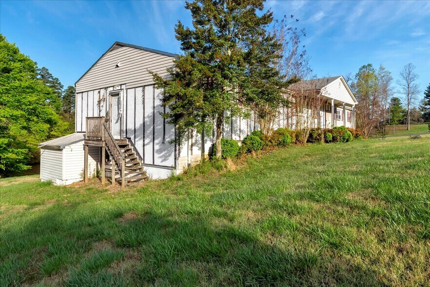 More Photos Of 1055 L P Bailey Memorial Hwy, Halifax General Retail For Sale