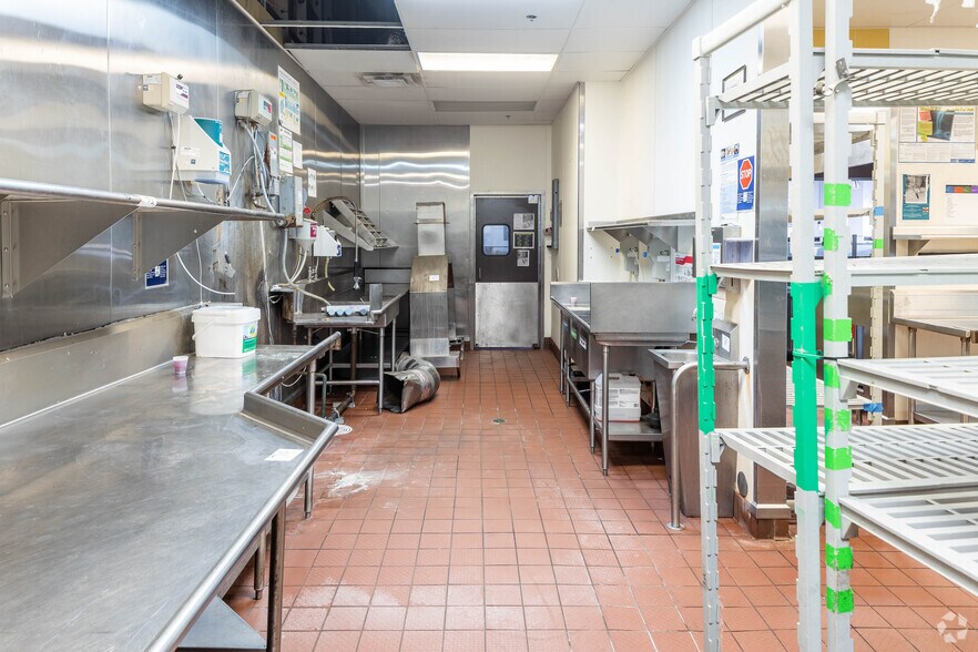 More Photos Of 8330-8505 Mills Dr, Miami Unknown For Lease