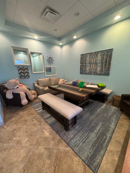 More Photos Of 5500 Bryson Dr, Naples Medical For Lease