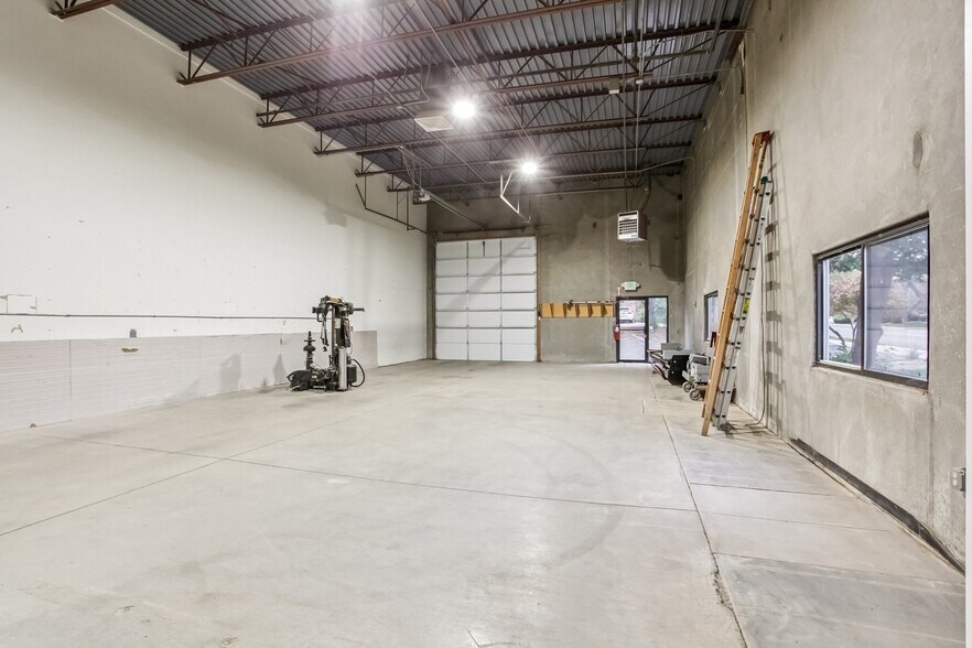More Photos Of 405 S Pierce Ave, Louisville Warehouse For Lease