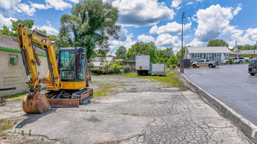 More Photos Of 1308 Lynn Garden Dr, Kingsport Auto Repair For Sale