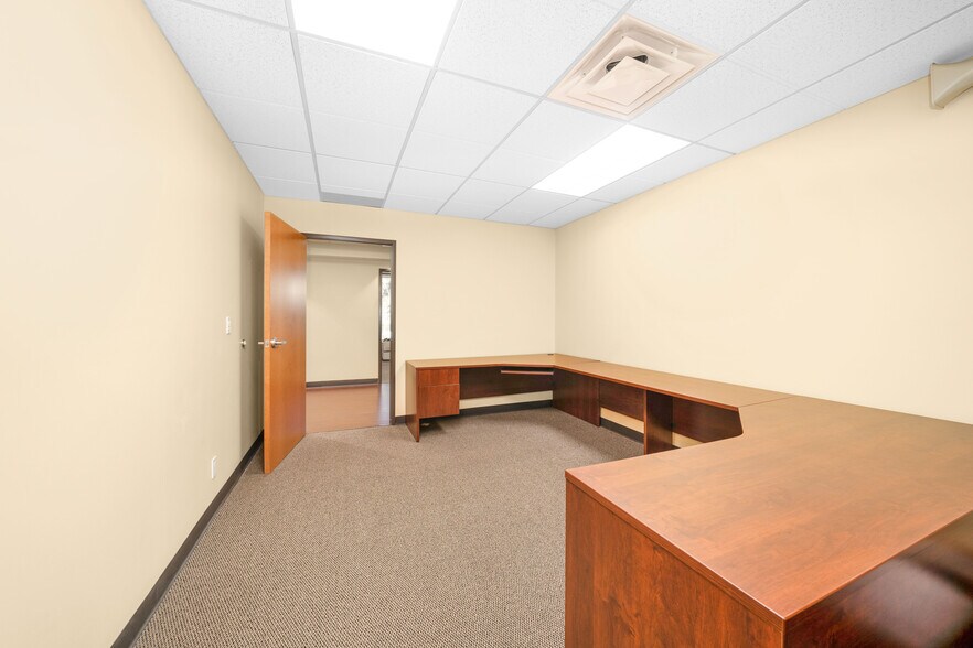 More Photos Of 30423 Canwood St, Agoura Hills Office For Sale