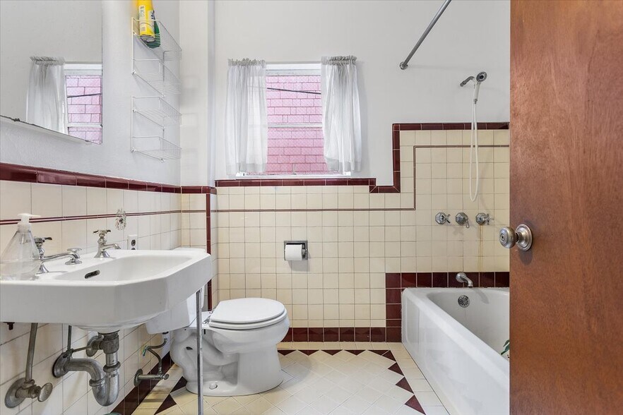 More Photos Of 2702 Dana St, Berkeley Medical For Sale