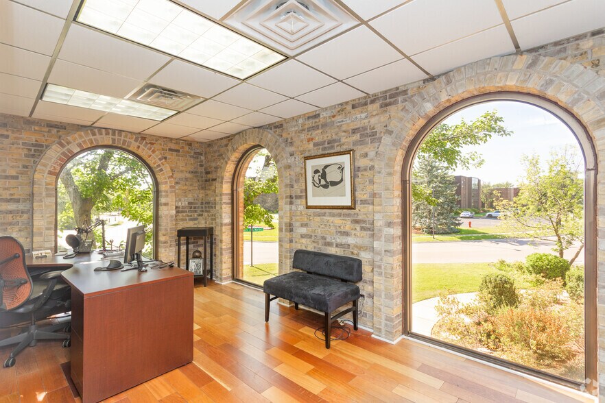 More Photos Of 625 N North Ct, Palatine Unknown For Lease