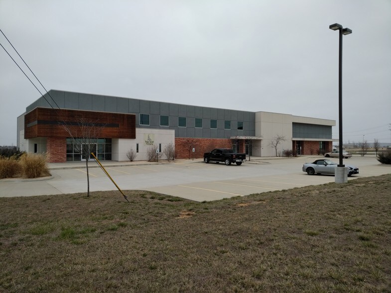 More Photos Of 7701 State Hwy FF, Joplin Warehouse For Lease