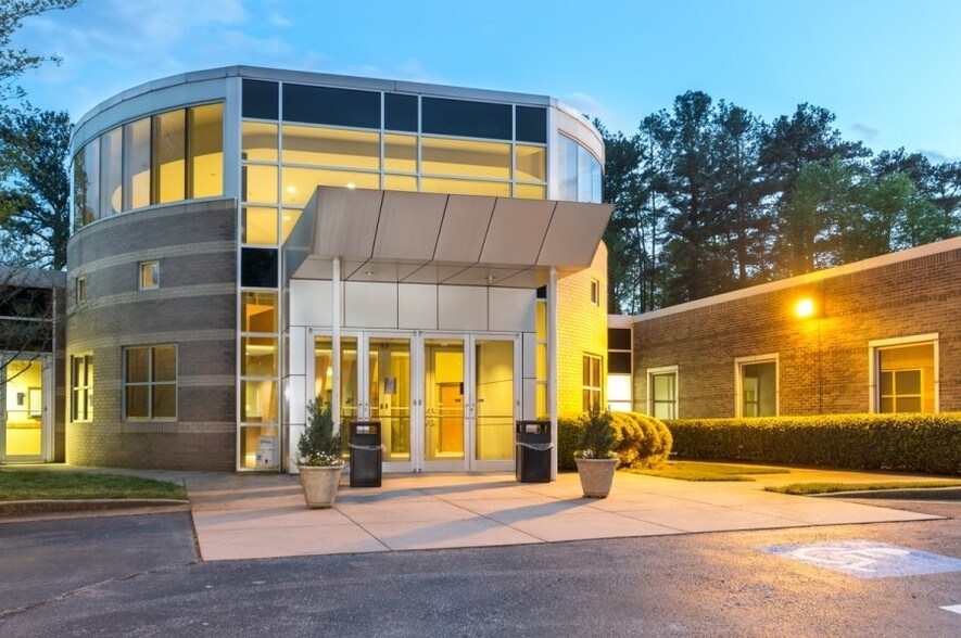 More Photos Of 1720 Phoenix Blvd, College Park Medical For Lease