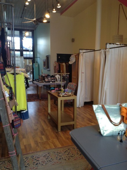 More Photos Of 1581-1593 Selby Ave, Saint Paul Storefront Retail Office For Lease