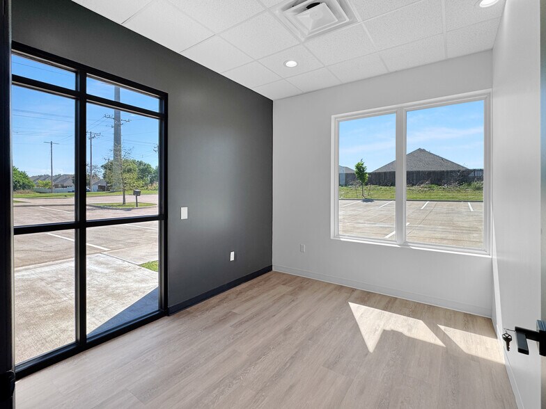More Photos Of 15105 Crown At Lone Oak Rd, Edmond Office For Lease