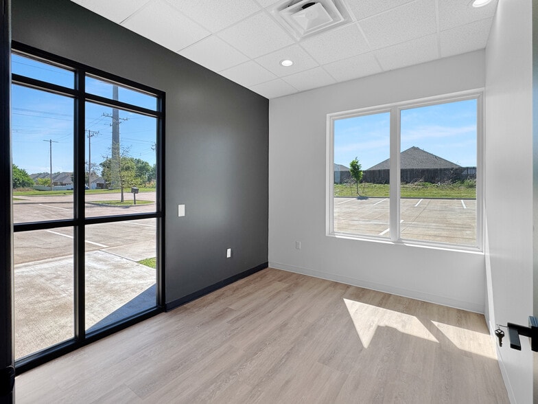 More Photos Of 15105 Crown At Lone Oak Rd, Edmond Office For Lease