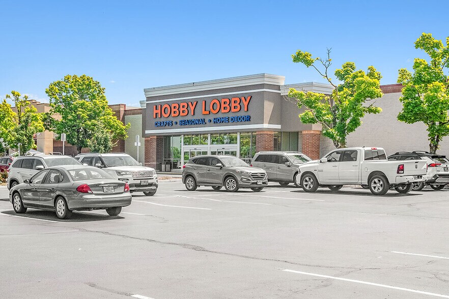 More Photos Of 19003 S Beavercreek Rd, Oregon City General Retail For Lease