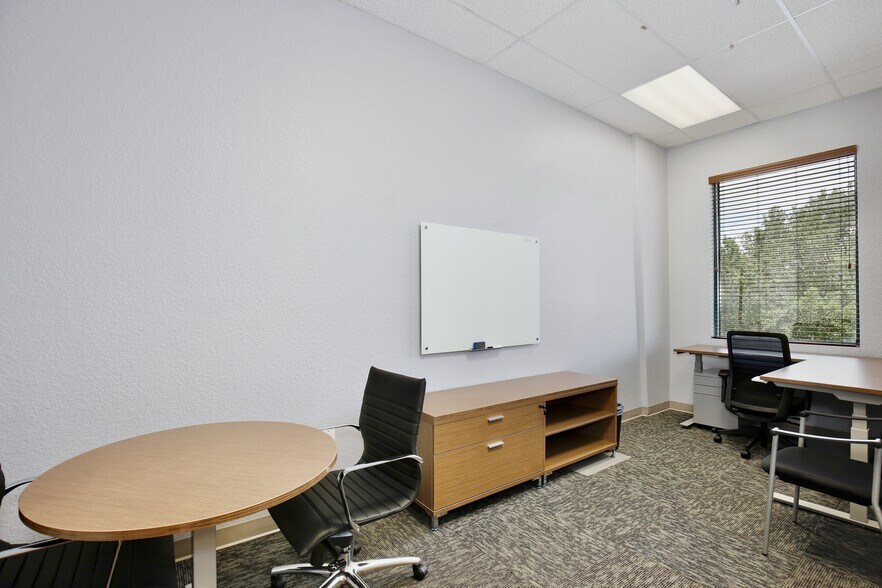 More Photos Of 6881 Kingspointe Pky, Orlando Business Park For Sale