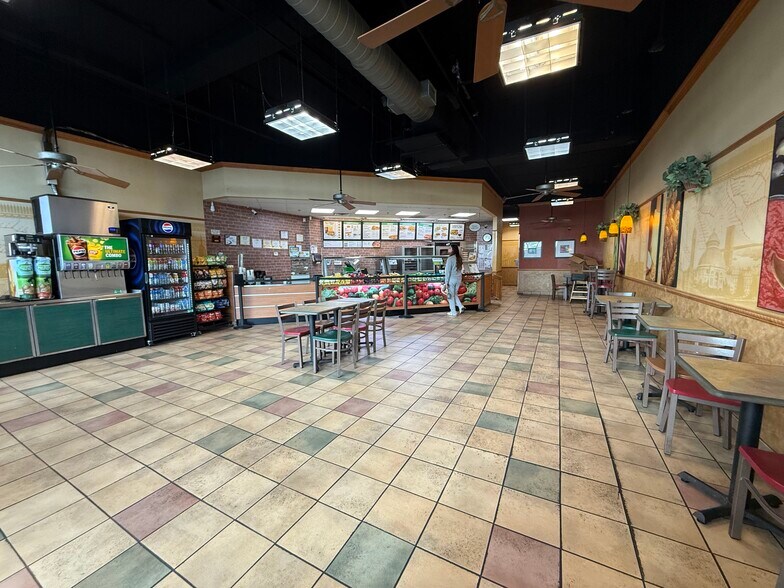 More Photos Of 603 S Marietta Pky, Marietta General Retail For Lease