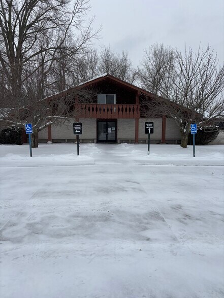 Primary Photo Of 2520 N Euclid Ave, Bay City Medical For Sale