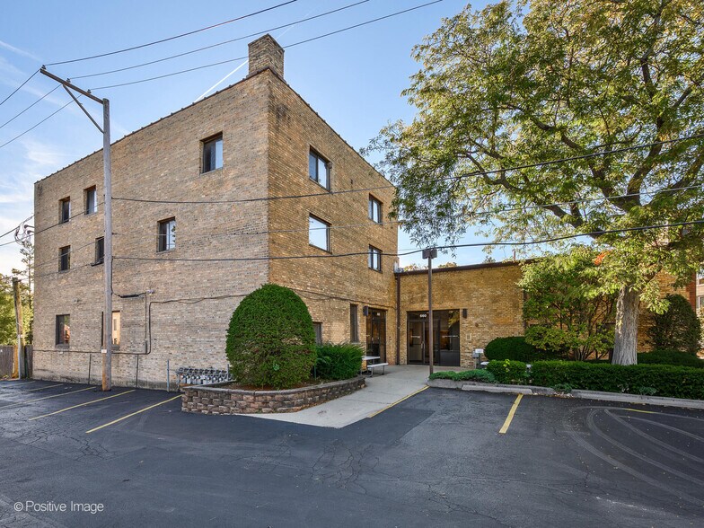 More Photos Of 660 LaSalle Pl, Highland Park Loft Creative Space For Sale