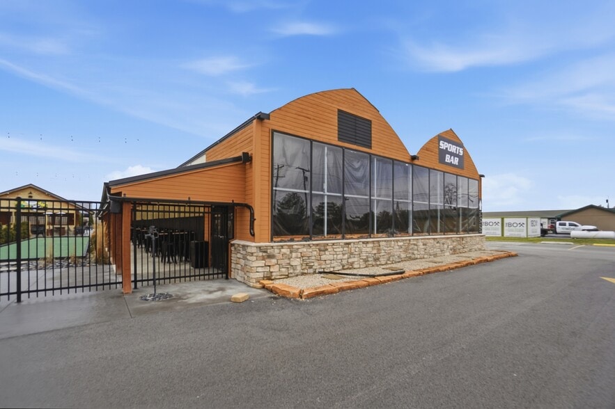 More Photos Of 2330 Bright Rd, Findlay Sports And Entertainment For Sale