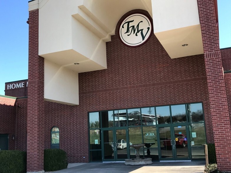 More Photos Of 1330 Commercial St, Warsaw Office For Sale