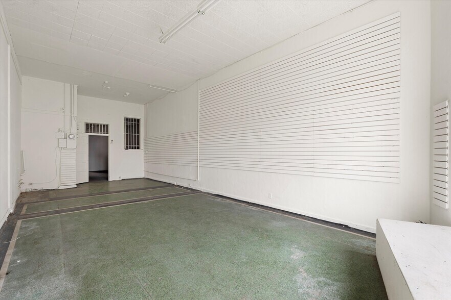 More Photos Of 10523 Long Beach Blvd, South Gate Storefront For Sale