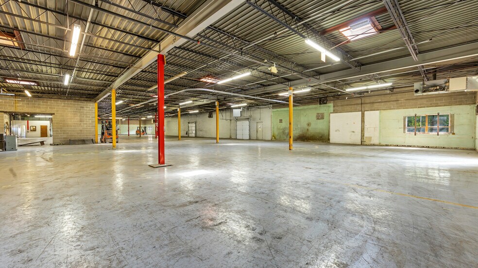 More Photos Of 333 Sante Ave, Kirkwood Warehouse For Lease