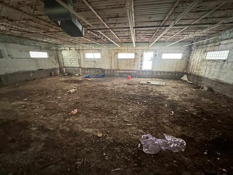 More Photos Of 2250 Military Rd, Tonawanda Warehouse For Sale