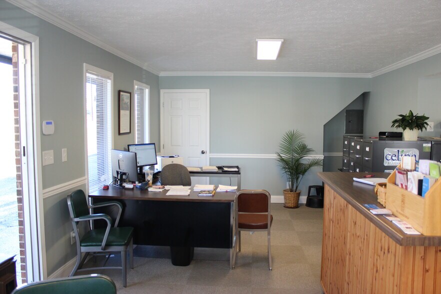 More Photos Of 1901 Old Jacksboro Hwy, LaFollette Office For Sale