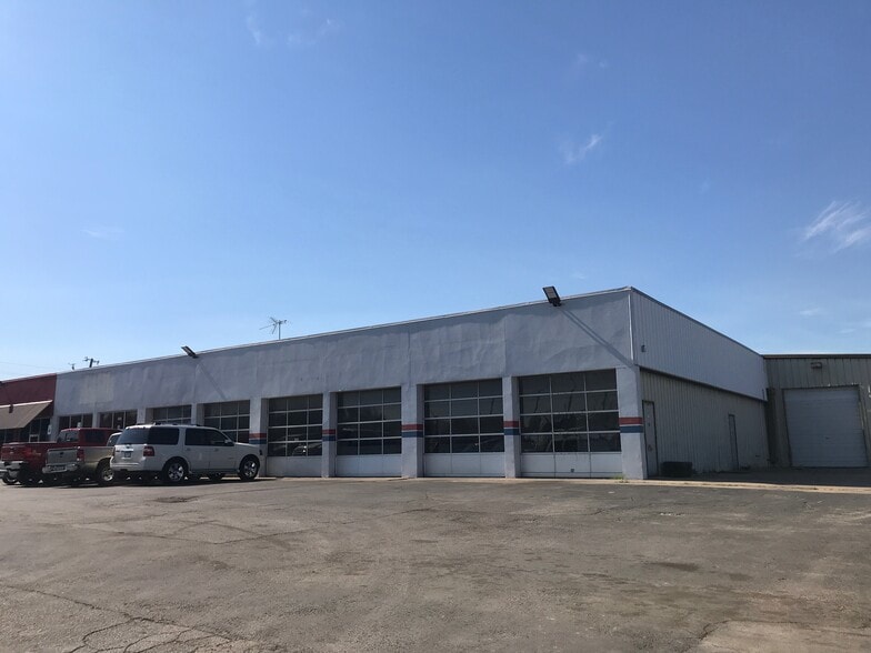 More Photos Of 3317 Inwood Rd, Dallas Auto Repair For Lease