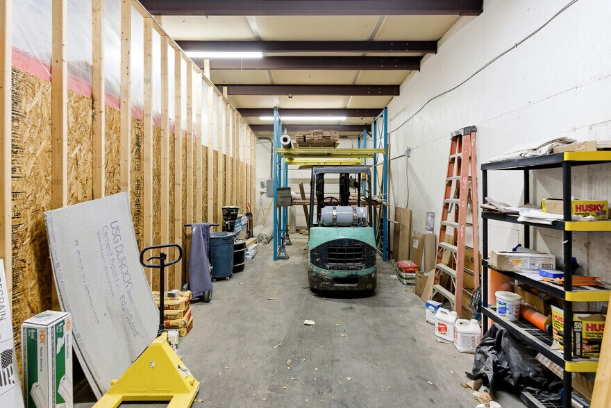 More Photos Of 961 Shallowford Rd NE, Kennesaw Warehouse For Sale