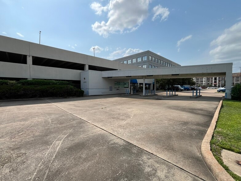 More Photos Of 13111 Westheimer Rd, Houston Office For Sale