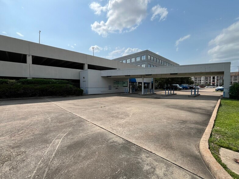 More Photos Of 13111 Westheimer Rd, Houston Office For Sale